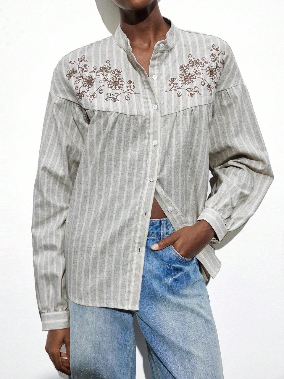 SHEIN Maija Blusa con botones y hombros caídos bordada con rayas, cómoda y versátil, para mujer, colección de invierno con estilo floral para Navidad, Acción de Gracias y playa