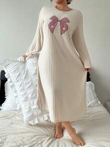 SHEIN Đầm ngủ dài tay cổ tròn thêu hình trái tim dáng rộng dành cho nữ, cỡ lớn, thích hợp mặc ở nhà vào mùa thu/đông, trang phục ấm áp, đầm ngủ Moo Moo. - Màu be - Xem 3