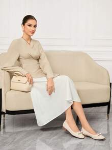 Sleekvia Talons hauts carrés élégants et esthétiques pour femmes, avec un bloc de couleurs noir et abricot, talon épais. Polyvalents pour les déplacements et les sorties, printemps