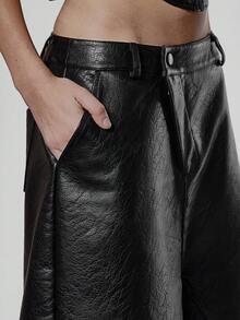 MUSERA Shorts largos de cuero sintético con botón asimétrico en la cintura, ropa de calle cool, para salir de noche, sexy, para fiestas, San Valentín, primavera y verano, de uso casual - Negro - Ver 6