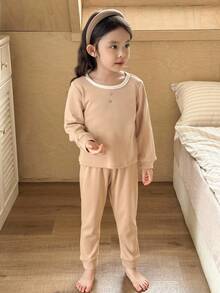 SHEIN Little Byeori Young Girls Casual Round Neck T-Shirt/Pants Pajama Set - Khaki - View 3