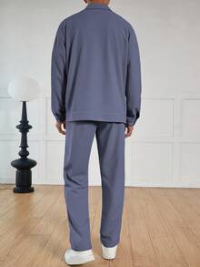 Manfinity Roghcode Bộ quần áo sơ mi và quần vải jacquard họa tiết tổ ong trơn màu dành cho nam - Màu xanh lam - Xem 2