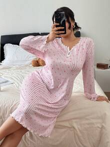 Napfluff CURVE Napfluff CURVE Váy ngủ nữ cỡ lớn dệt kim gân in hình trái tim chắp vá nhún bèo tay dài và viền váy mặc nhà thường ngày, mùa đông - Hồng - Xem 3