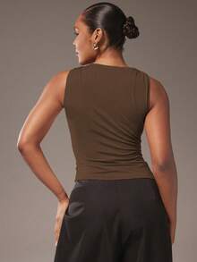 Hauture 大码女式纯色无袖不对称扭纹设计衬衫 - 咖啡棕 - 查看 6