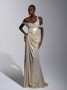 Elitara Lớp phủ bóng bạc sáng thanh lịch và lộng lẫy, toàn thân xếp ly và trang trí khóa kim loại, cổ áo bất đối xứng, tay áo trễ vai, đuôi chữ A, thích hợp cho các buổi tụ họp ngày lễ vui vẻ, hẹn hò, lễ hội âm nhạc, tiệc tùng, dịp trang trọng, váy dạ hội - Bạc - Xem 3