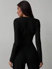 Aloruh كنزة صوفية بولوفر أنيقة باللون المشمشي، تي شيرت طويل الأكمام متعدد الاستخدامات مزين بتصميم عميق على شكل V مع تويست - الأسود - مشاهدة 2