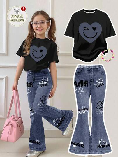 SHEIN 2 件套年轻女孩休闲宽松心形和脸涂鸦印花短袖圆领 T 恤和喇叭裤，适合夏季，适合居家、郊游、街拍、校园