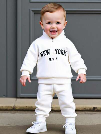 SHEIN 春秋宝宝必备！清新纯净的风格，厚实却不失轻盈。纯色半拉链长袖上衣，刺绣字母装饰，彰显个性与俏皮；搭配纯色无腰带环休闲裤，简约又不失时尚。