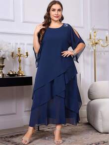 Reflora 大码女式藏蓝色圆领露肩七分袖宽松不对称多层下摆飘逸雪纺长裙，肩部饰有闪亮水钻，适合各种场合，包括正式场合、优雅场合、秋季和冬季服装、晚宴、复古风格等。这款连衣裙适合多种场合，例如万圣节、圣诞节、秋季婚礼宾客、返校节、约会之夜、外出、婚礼宾客、新娘母亲、婚礼宾客、婚礼活动等。这款连衣裙优雅大方，适合各种场合，例如2025年新款、优雅派对长裙、时尚连衣裙、女士正装、圣诞节等。年份，感恩节 - 藍色 - 查看 6