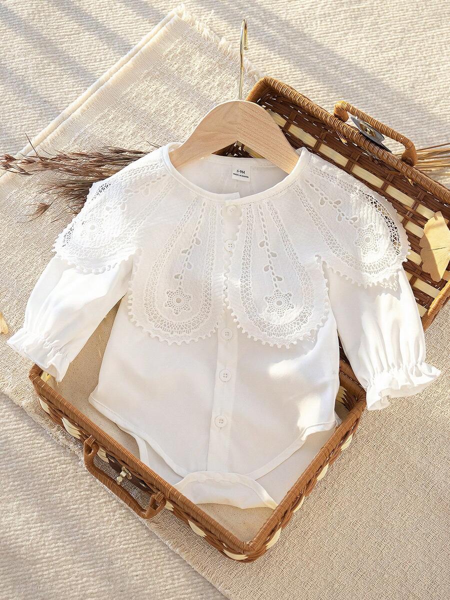SHEIN Vintaside Kids 1件新生女嬰白色優雅秋季洗禮刺繡蕾絲領長袖開襟鈕扣休閒連身衣生日派對套裝 - 白色 - 查看 1