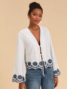 Travachic 女式花卉刺绣深V领系带喇叭袖时尚衬衫 - 白色 - 查看 4