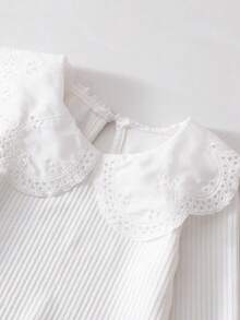 SHEIN Genkimix Kids Áo thun tay dài vải gân cho bé gái có cổ viền ren, thoải mái, thời trang thanh lịch, phù hợp cho mùa xuân, thu, đông - trắng - Xem 4