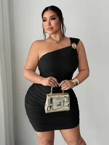 SHEIN SXY Plus Size Women's Sexy One-Shoulder Ruched Waist Gold Metal 3D Floral Decor Black Dress, Suitable For Everyday Wear, Festival, Date Night, Birthday, Bachelorette Party Outfit, Wedding, Elegant, Casual, Shopping, Streetwear, Going Out, Easy To Match & Looks Slim, Accent Your Body, Flatter The Figure - Black - View 3