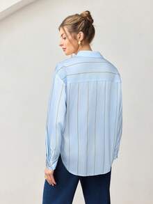 BizChic 2025 秋冬新款蓝色条纹翻领前扣式女衬衫，现代优雅时尚办公/休闲装，百搭浪漫风格，适合正式场合、派对、婚礼、音乐会、早午餐、机场、国庆节、新年、圣诞节、感恩节 - 藍色 - 查看 4