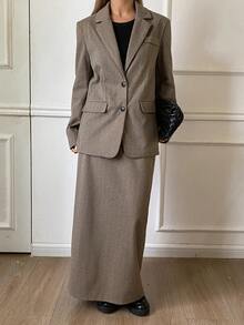 Bộ vest công sở thanh lịch dành cho nữ, gồm áo khoác blazer nâu rộng rãi và chân váy thẳng, phù hợp khi đi làm vào mùa thu đông - Màu Khaki - Xem 4