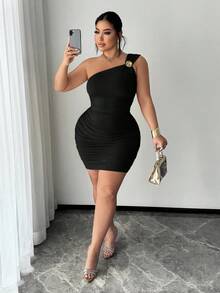 SHEIN SXY Plus Size Women's Sexy One-Shoulder Ruched Waist Gold Metal 3D Floral Decor Black Dress, Suitable For Everyday Wear, Festival, Date Night, Birthday, Bachelorette Party Outfit, Wedding, Elegant, Casual, Shopping, Streetwear, Going Out, Easy To Match & Looks Slim, Accent Your Body, Flatter The Figure - Black - View 6