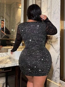Flirla Romantisches Kleid in Große Größen mit drapiertem Ausschnitt, Kontrastspitze und anliegenden Ärmeln, geeignet für Partys, Weihnachtspartys - Schwarz - Übersicht 2