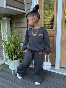 Young Girl Casual Heart Print Knit Solid Color Loose Drop Shoulder Long Sleeve Sweatshirt & Wide Leg Sweatpants Set Halloween Costumes Winter Fall Outfits Girls 2 Piece Sets Sweats For Girls Girls Outfit Sets Kids Clothes Girls Flare Pants Set Kids