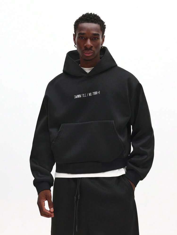 Moletom com capuz com bolso central e cordão