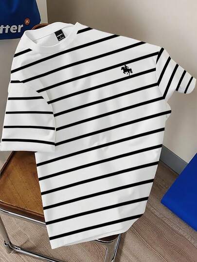 Manfinity Joysei Camiseta casual unisex de talla grande con estampado de rayas negras y blancas y de caballos, camiseta gráfica de moda