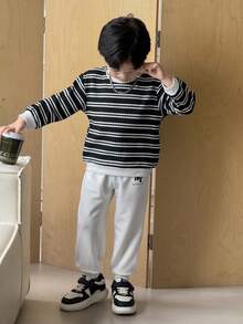 SHEIN Bộ 2 món/Bộ áo nỉ cổ tròn kẻ sọc đen trắng thường ngày và quần len cho bé trai - Đen và trắng - Xem 3
