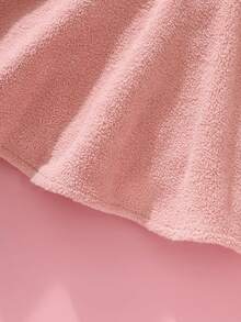 SHEIN 2件套女宝宝甜美可爱秋冬新款，粉色和黑色爱心印花彼得潘领长袖上衣+可调节肩带毛绒兔子图案粉色套头连衣裙 - 粉色 - 查看 8