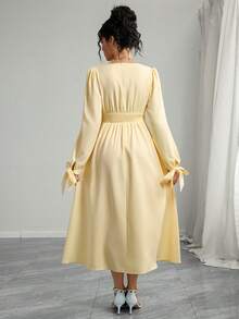 Momance 孕妇连衣裙，蝴蝶结肩带，长袖，A字型褶皱前襟，纽扣闭合，腰部系带长裙 - 黃色 - 查看 3