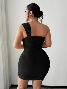 SHEIN SXY Plus Size Women's Sexy One-Shoulder Ruched Waist Gold Metal 3D Floral Decor Black Dress, Suitable For Everyday Wear, Festival, Date Night, Birthday, Bachelorette Party Outfit, Wedding, Elegant, Casual, Shopping, Streetwear, Going Out, Easy To Match & Looks Slim, Accent Your Body, Flatter The Figure - Black - View 2
