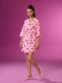 Betty Boop x SHEIN 时尚可爱女士波点心形粉色女士拖鞋，防滑速干，轻便耐用EVA材质，适合居家、浴室、游乐场、游泳池、海滩等室内外穿着，是送礼佳品，也适合派对、节日、情人节等场合。 - 淺粉色 - 查看 5