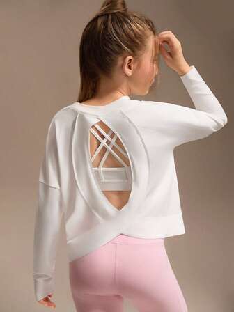 SHEIN 青少年女孩长袖 T 恤，白色镂空时尚背部设计。1 件女孩镂空舒适休闲针织长袖上衣，适合室内外休闲运动