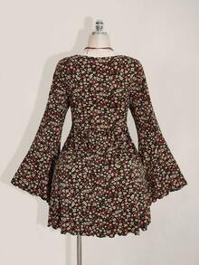 SHEIN ICON 女式加大码修身喇叭袖花卉印花连衣裙，秋季花卉连衣裙，返校装，秋季连衣裙 - 彩色 - 查看 2