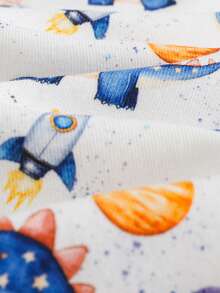 Cozy Pixies Zweiteiliges Pyjama-Set für Jungen mit Cartoon-Tierprint, weichem Strickoberteil mit Rundhalsausschnitt und langen Ärmeln sowie elastischer Hose. Das Set besteht aus einem kuscheligen Baby-Schlafanzug mit langen Ärmeln, einem Baby-Schlafanzug-Set, einem Kleinkind-Schlafanzug-Set und einem Outfit mit Dinosaurierprint.