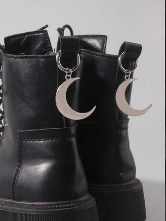 Goth قطعتان من زينة الأحذية بشكل فراشة