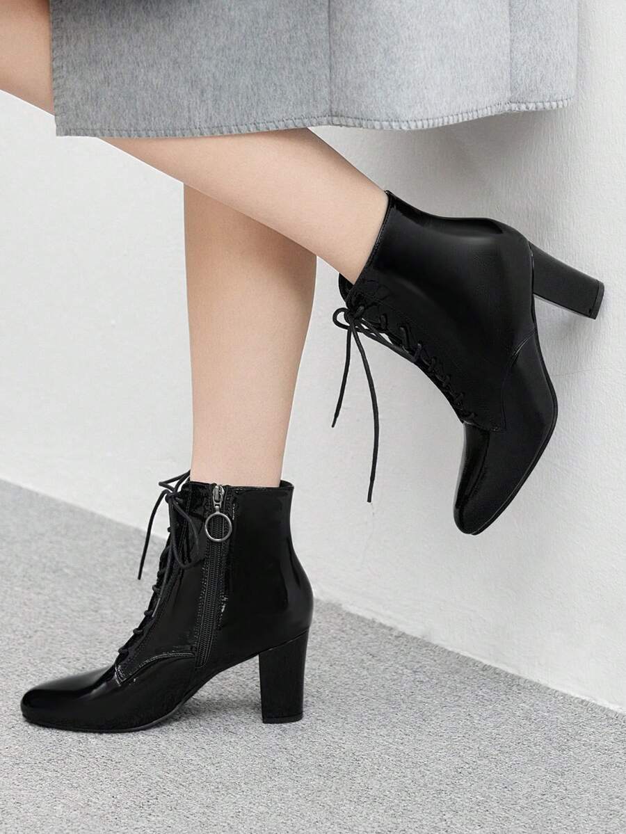 CUCCOO BIZCHIC Giày bốt cao cổ buộc dây bằng da bóng dành cho nữ - màu đen - Xem 1