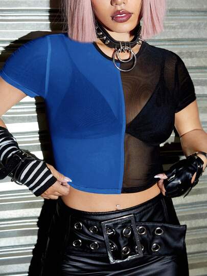 Grunge Punk Camiseta corta de manga corta con cuello redondo, ajustada, de malla con parches en rojo y negro para mujeres de talla grande