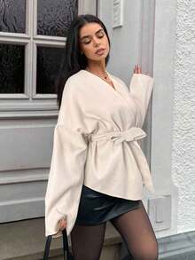 SHEIN EZwear Manteau en laine casual à lacets de couleur abricot grande taille, style élégant pour l'automne. Cardigan enveloppant pour femmes, cardigan ceinturé