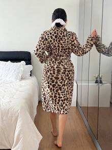 SHEIN Women's Casual Leopard Print Coral Fleece Robe, Thickened Fluffy Cheetah Print Robe, Winter, Cozy - Multicolor - View 2