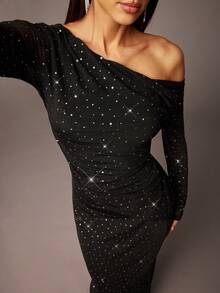 Silquee Svart mesh, vriden, rynkad, sned axel, rak passform, långärmad, elegant och sexig klänning för kvinnor, lämplig för romantiska dejter, alla hjärtans dag, vardagskläder, tillfälliga dejter, fester, sammankomster, festivaler, bröllop, utekvällar, nattklubbar, cocktailpartyn - Svart - Visa 6