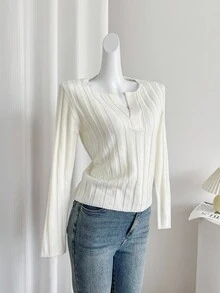 SHEIN LUNE كنزة صوفية قميص كلاسيكية بياقة على شكل حرف V مصنوعة من الأقمشة المحبوكة بشكل مضلع، بلون واحد، بتصميم ضيق، مقاومة للتكتل، بطول قصير، متعددة الاستخدامات للنساء، مناسبة للربيع والخريف - أبيض - مشاهدة 5