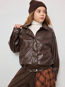 جاكيت جلدية بني فاتح متعددة الاستخدامات للفتيات المراهقات بطراز الشارع الرجعي، مزودة بياقة، حافة مطاطية، جيوب مائلة، أزرار على الأكمام، مناسبة للمدرسة والتنقل والسفر، يمكن ارتداؤها مع البلوزات ذات الأكمام الطويلة والسترات الصوفية والهوديس والبناطيل والجينز