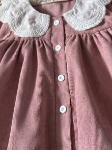 SHEIN 2 pezzi/set Vestito da bambina neonata/bambina piccola 0-3 anni, stile casual di campagna, camicia in maglia con colletto Peter Pan e outfit in velluto a coste color cachi, autunno/inverno