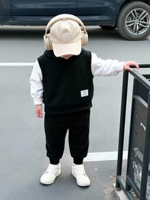 SHEIN 2 件套婴幼儿男童休闲韩版圆领白色卫衣、连帽无袖卫衣和灰色裤子，适合日常穿着、外出和上学，春秋季 - 黑色 - 查看 3