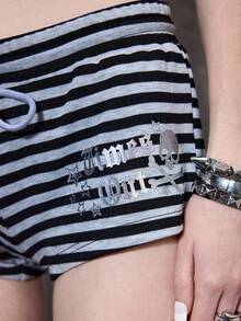 ROMWE Quần short nữ họa tiết ngôi sao năm cánh và chữ đính đá phong cách Punk Y2K cạp thấp siêu ngắn màu đen và xám - Màu xám đen - Xem 4