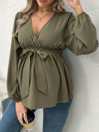 SHEIN Camisa estilizada de maternidad de unicolor con escote cruzado en V, mangas farol y cinturón