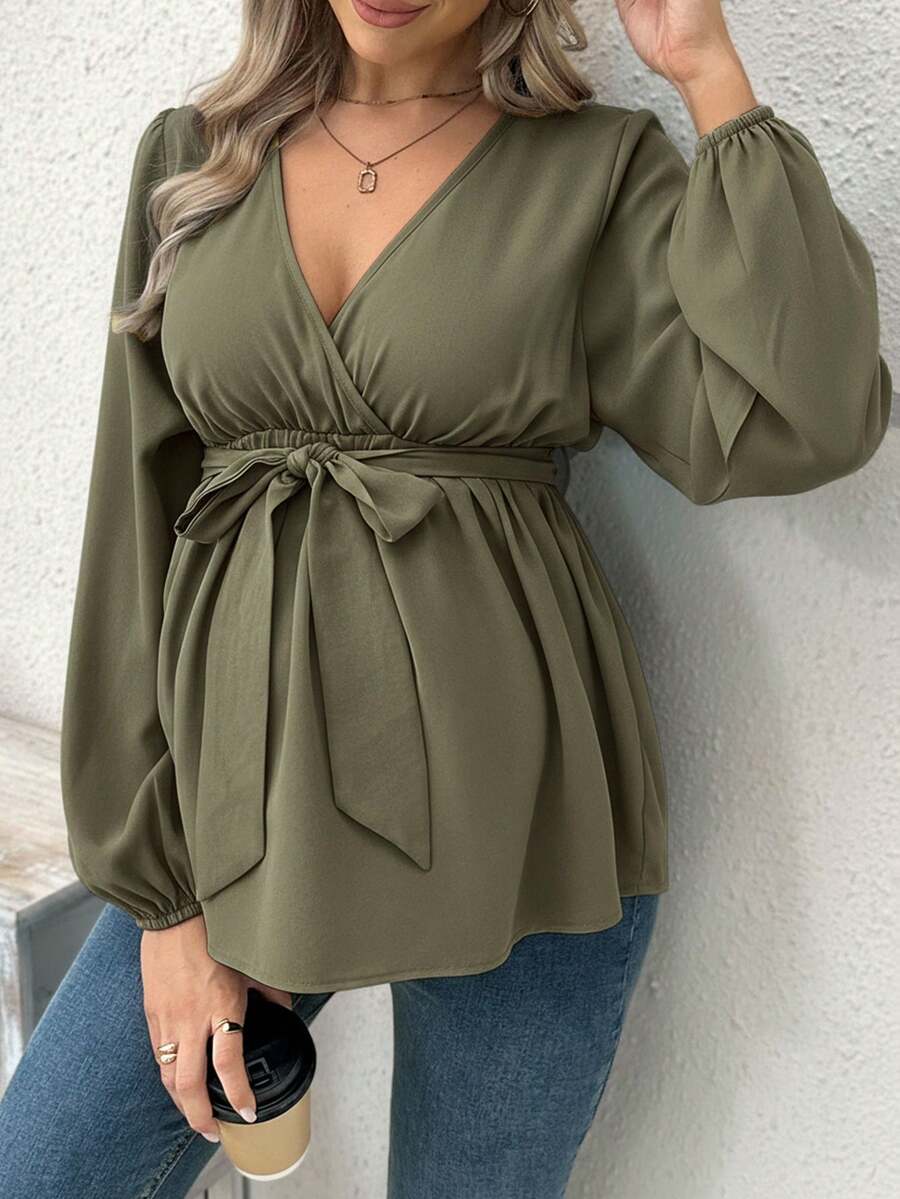 SHEIN قميص أنيق بأكمام فانوس وياقة على شكل V مع حزام للحوامل بلون واحد