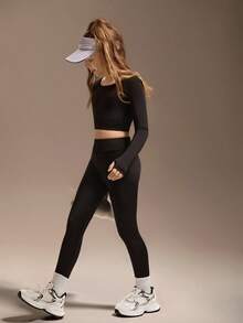 SHEIN Komplet sportowy dla dziewcząt w kolorze czarnym z długim rękawem, obcisły, bardzo elastyczny materiał z wycięciami na plecach w kratkę, odpowiedni do ćwiczeń, jazdy na rowerze, biegania i uprawiania sportu - Czarne - Zobacz 6