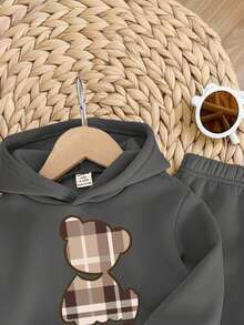 SHEIN 男婴休闲简约卡通熊图案针织柔软宽松连帽卫衣套装，适合秋冬季 - 灰色 - 查看 5