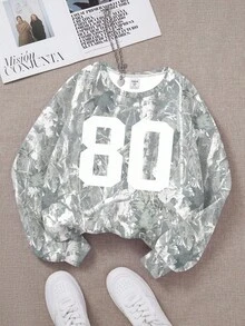 SHEIN 这款少女休闲宽松圆领长袖卫衣，印有数字80，采用迷彩和枯叶图案设计，舒适百搭，适合少女穿着，展现学院风、街头风、户外野餐、街头摄影、居家、波西米亚风、音乐节以及秋冬季节的穿搭需求。 - 彩色 - 查看 3