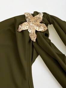 Sweetra 性感黑色裹身裙，不对称荷叶边袖，合身腰部和紧身廓形，优雅的法式风格 - 軍綠色 - 查看 5