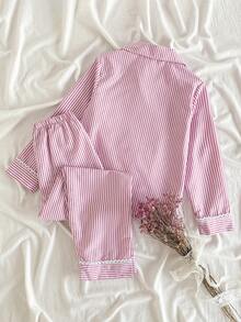 SHEIN Vintaside Kids 2 件女童优雅粉白条纹刺绣口袋、袖口和下摆蕾丝边开衫和裤子休闲舒适睡衣套装 - 粉色 - 查看 2